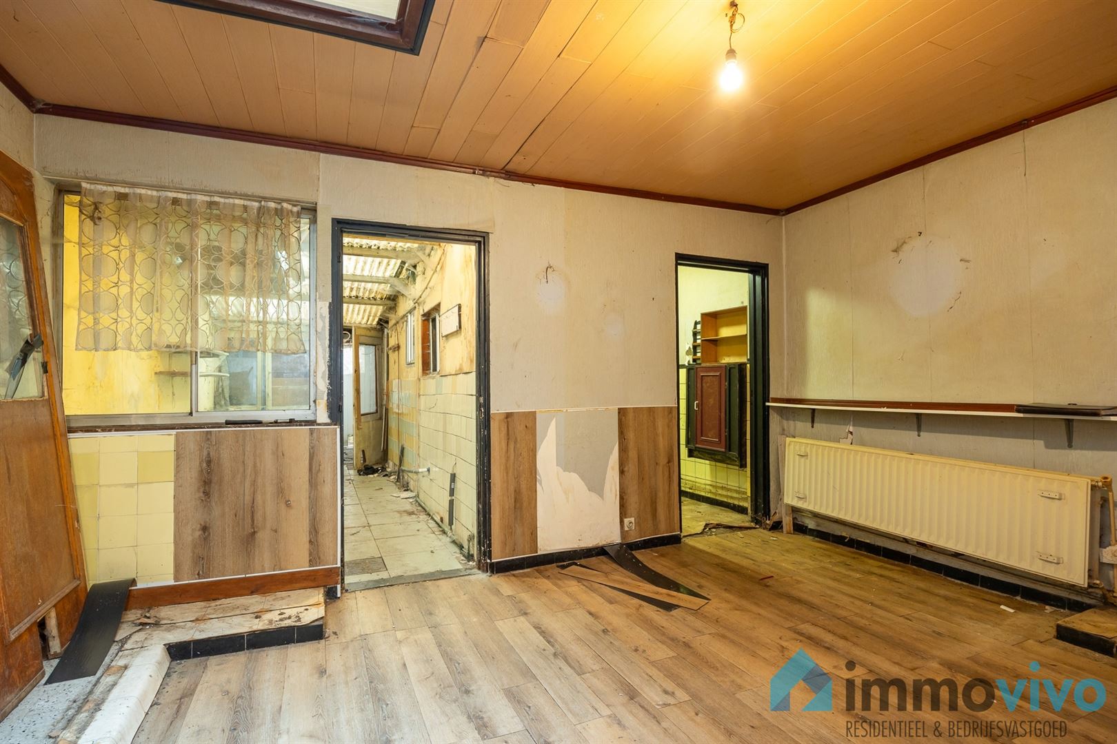 Ruime te renoveren gezinswoning met 4 slpk's en tuin - foto 5