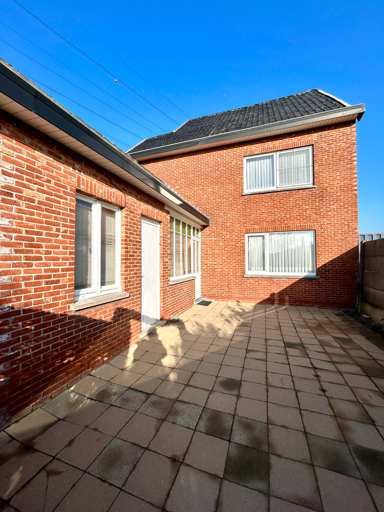 Degelijke, te renoveren half open bebouwing op ruim perceel. - foto 4