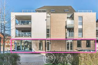 Ben jij klaar om jouw zaak naar een hoger niveau te tillen? Dan is dit handelspand in het hart van Rumst precies wat je zoekt.Dit instapklare pand...