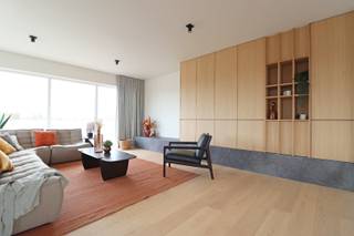 Deze prachtige penthouse met open zicht heeft een bewoonbare oppervlakte van 150 m² en beschikt over 3 slaapkamers.Dit project bestaat uit twee...