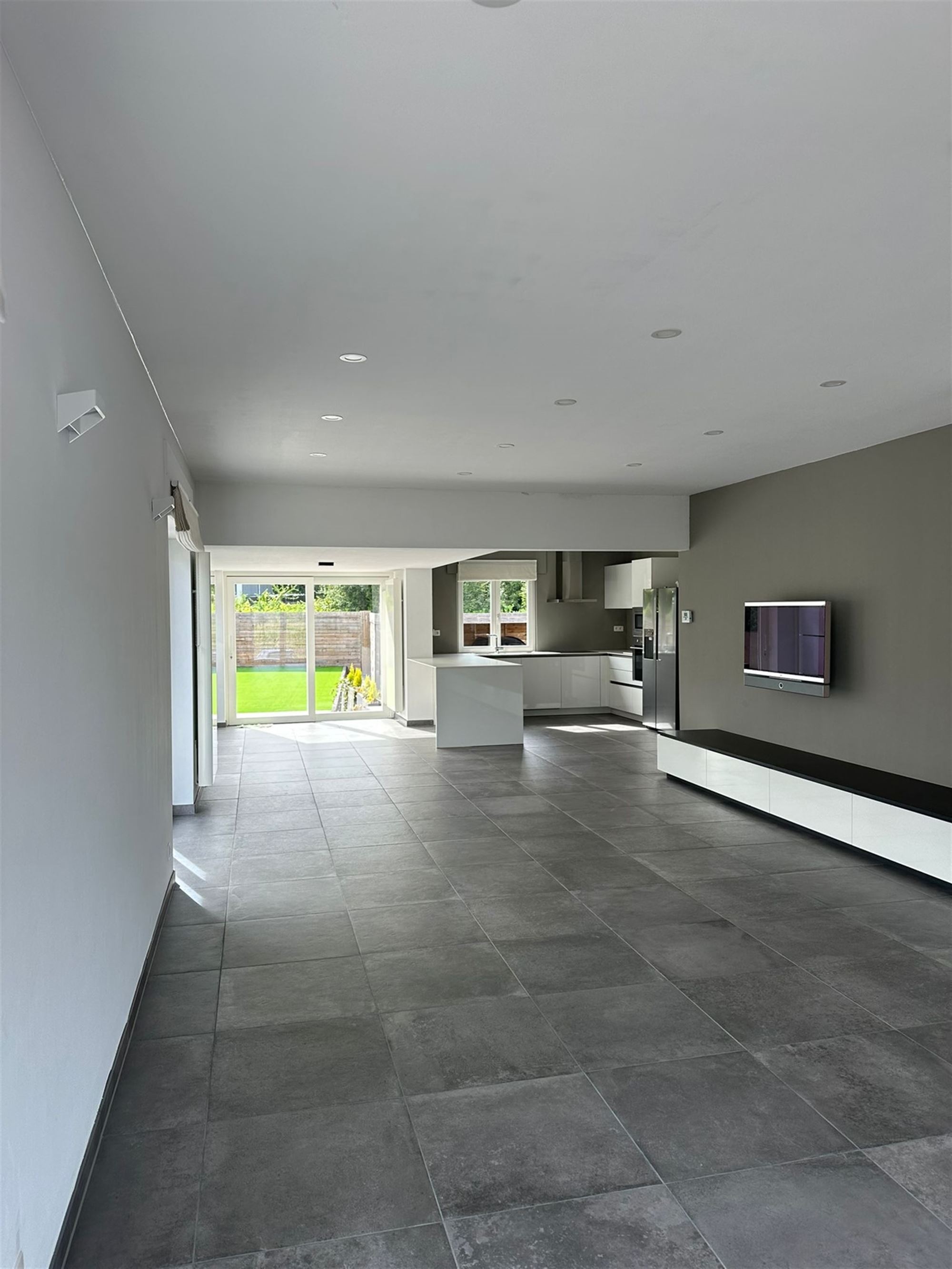 Ruime bungalow met volledig onderkelderde werkruimte - foto 4