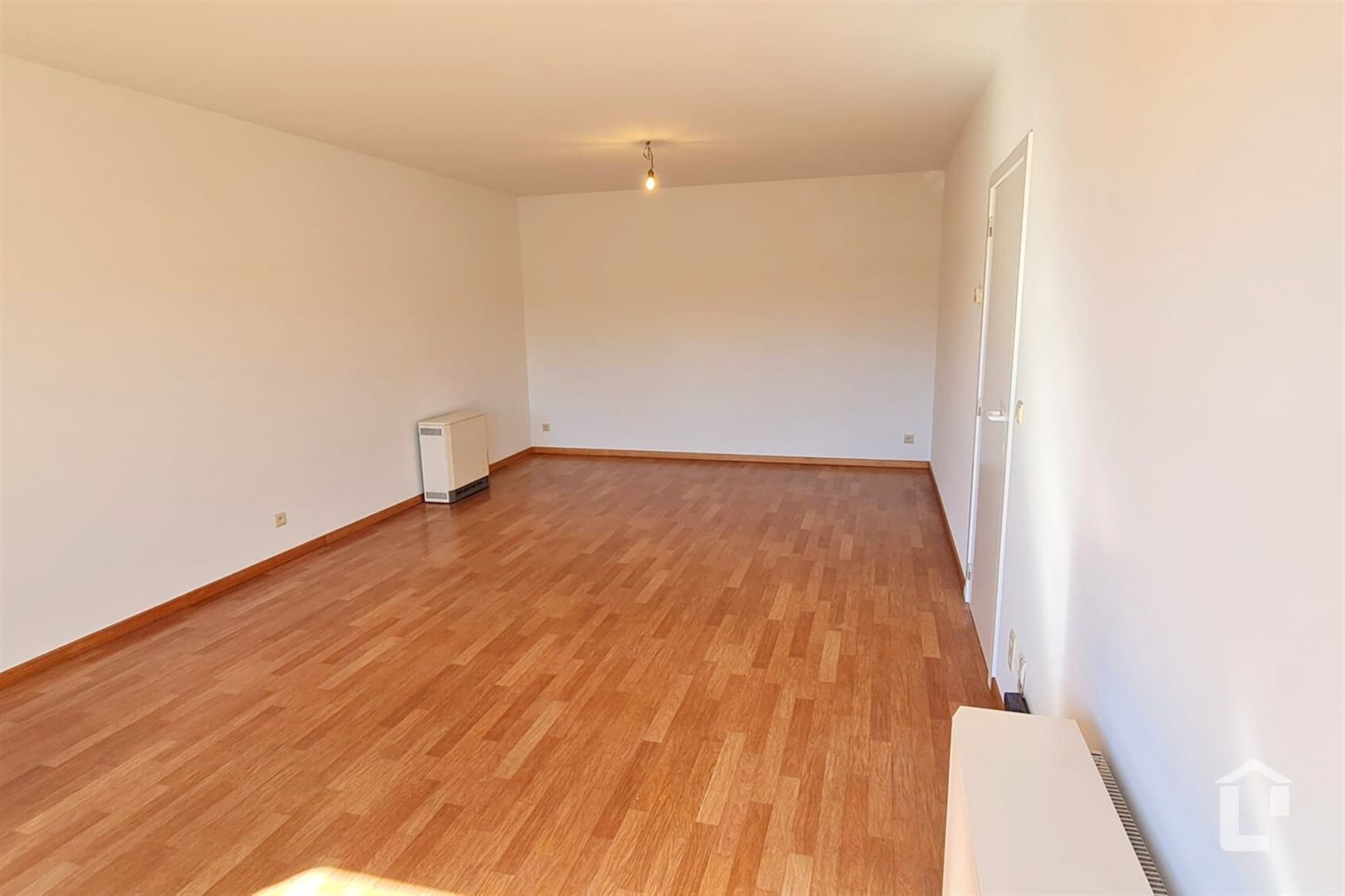Centraal gelegen appartement met 2 slaapkamers - foto 2