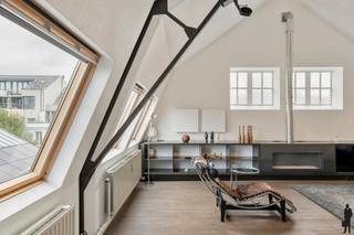Unieke loft met perfecte synergie tussen wonen en werkenDeze uitzonderlijke loft van 553 m² vertegenwoordigt de ultieme balans tussen werk en privé...