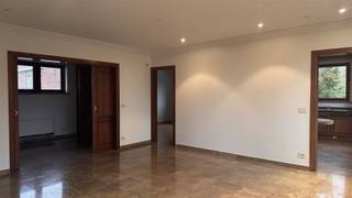 Dit stijlvolle en perfect onderhouden appartement van 133 m² biedt in het hart van Anzegem een uitzonderlijke woonbeleving waar ruimte, comfort...