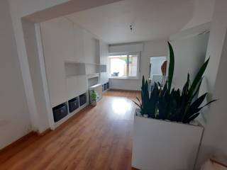 Deze gezellige woning is gelegen in een zijstraat in de stadskern van Poperinge.Hierdoor zijn winkels, scholen, horeca en het station te voet heel...