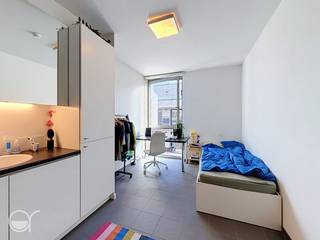 Deze moderne studentenunit is gelegen in de Vlasgaardstraat 60 te Gent, op een centrale en strategische locatie op fietsafstand van verschillende faculteiten van de Universiteit Gent en diverse hogescholen. Dankzij de uitstekende ligging vormt deze unit een interessante opportuniteit voor ouders van studerende kinderen, maar ook voor investeerders die op zoek zijn naar een verhuurinvestering in de Gentse studentenmarkt.<br /><br />Het studentengebouw is praktisch en eigentijds ingericht. De gemeenschappelijke delen beschikken over sanitaire voorzieningen, toiletten, keukens en een fietsenstalling, waardoor de bewoners kunnen genieten van alle nodige faciliteiten binnen het gebouw.<br /><br />De studio wordt momenteel verhuurd aan €490 per maand en biedt hierdoor een onmiddellijke verhuuropbrengst voor de nieuwe eigenaar. De combinatie van de centrale ligging, de nabijheid van onderwijsinstellingen en de huidige verhuur maakt dit een interessante investering in studentenhuisvesting in Gent.<br /><br />Wenst u meer info en/of een bezoek? Contacteer dan Benjamin De Wit of Philippe Claesens (0473970880 / 0474823144 - benjamin@rosseel.be / philippe@rosseel.be).