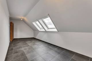 Voor meer info of een bezoek, bel 053 59 49 33 - TOPPER! - Op een unieke, centrale ligging in Ninove bevindt zich dit ruime duplexappartement van...