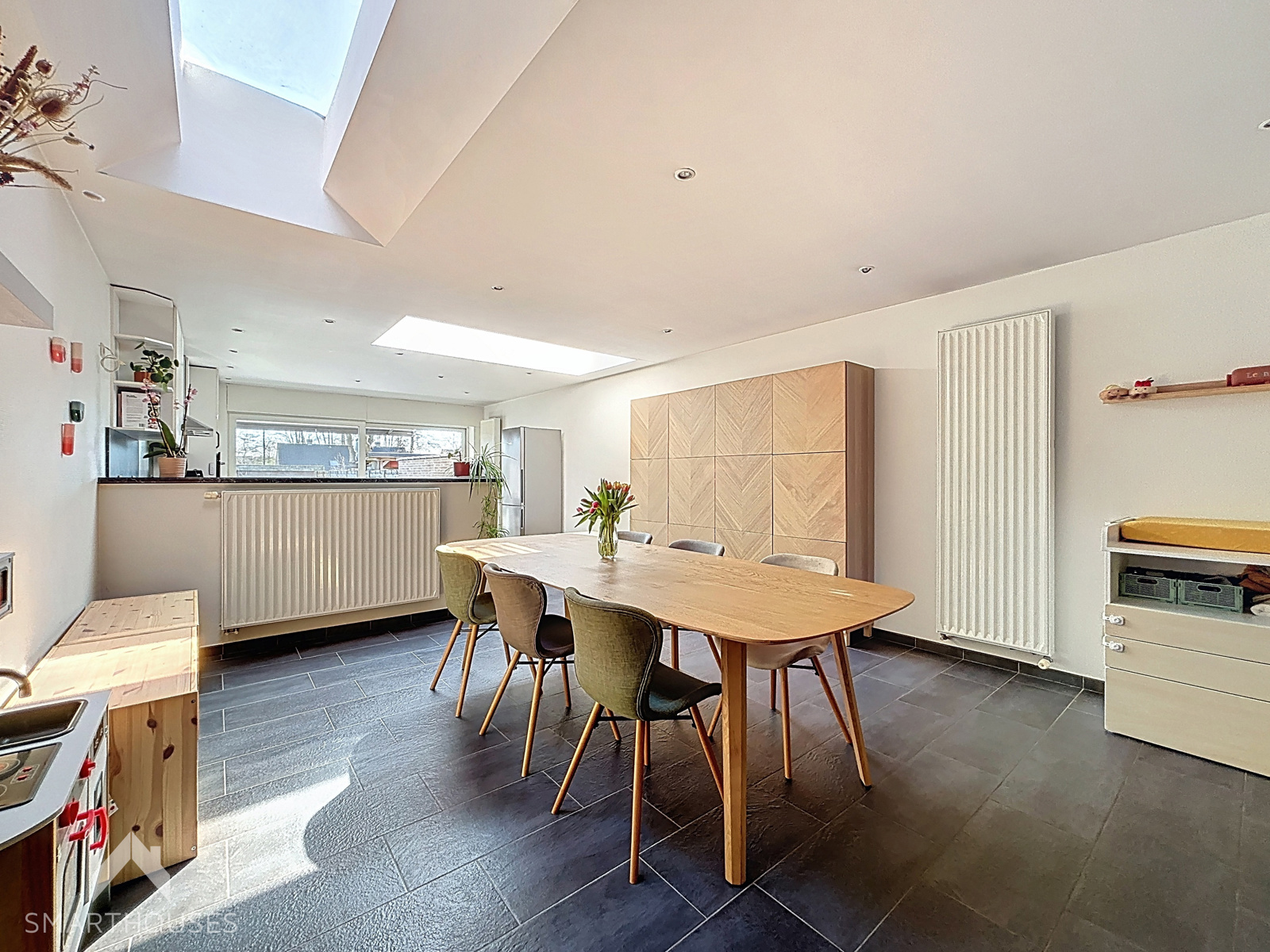 Ruime instapklare woning met 4 slaapkamers, garage en tuin - foto 5