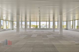 This 952 sqm office space is located on the first floor and is part of the high-quality ‘Atmos’ office complex, consisting of five BREEAM OUTSTANDING-certified buildings. These offices are ready to move in and are located in a green environment with a car-free courtyard. Thanks to the attention to architecture and functionality, these sustainable offices are the ideal environment for innovation and collaboration in Ghent. The offices are future-oriented and comply with upcoming strict European regulations, such as the EU taxonomy. The complex offers ample underground parking facilities, including charging stations, and a public car park under construction, with completion scheduled for January 2025.<br /><br />The building is strategically located on the R4 ring road around Ghent, just 4 minutes' drive from the E40 on-ramp and exit Sint-Denijs-Westrem and 7 minutes from the E17. Sint-Pieters station is 1.6 km away, which is an 8-minute bike ride or a 22-minute walk. In addition, a tram stop is just 900 metres away. The office building also offers excellent visibility from the R4, contributing to its prominent location.<br />Purchase of the offices is also possible.<br /><br /><br />For more information, the specifications or a no-obligation site visit, please contact PANORAMA B2B GENT KANTOREN on 09 225 09 02.