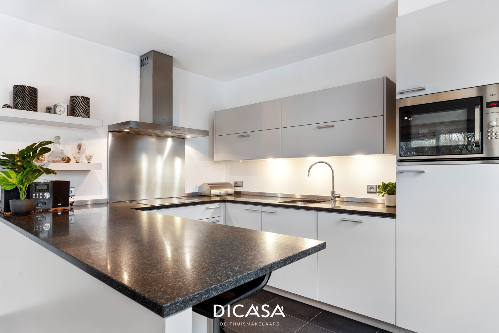 Lichtrijk duplexappartement met 2 slaapkamers, garage en autostaanplaats te Bredene - foto 5