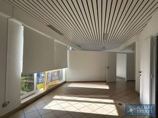 Square Estate is offering you this superb ground floor commercial property located in the highly sought-after commune of Molenbeek on the corner...