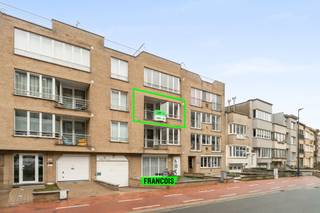 Dit instapklare appartement bevindt zich op de A. Ruzettelaan 99, parallel met de Zeedijk van Blankenberge. Dankzij de ligging nabij tal van eet-...