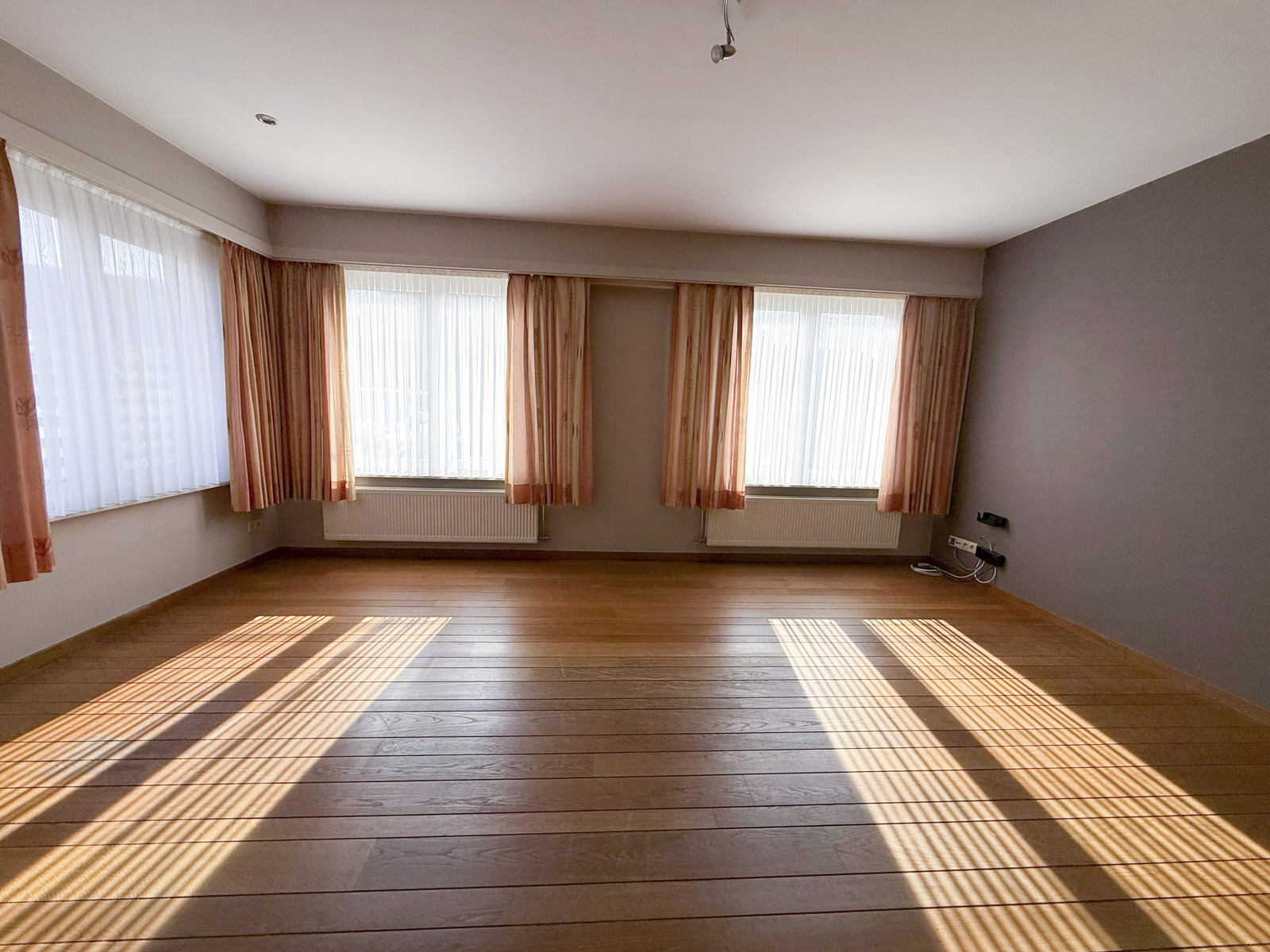 Recente halfopen bebouwing gelegen op een perceel van ca. 385 m². - foto 3