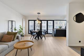 This charming apartment on the 1st floor offers everything you need for a carefree and comfortable life in Merksem.Upon entering, you are welcomed...