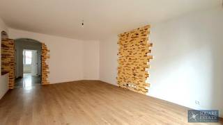 <p><span>Square Estate offers you this superb 2-bedroom flat, located on Avenue Notre Dame de Lourdes.</span></p><p><span> </span></p><p><span>The flat comprises: an entrance hall, a spacious and bright living room, a fitted kitchen with access to a small terrace, a large bedroom with built-in wardrobe and a second bedroom. It also has a separate toilet. </span></p><p><span>A cellar is also included.</span></p><p><span> </span></p><p><span>Possibility to rent a double garage for an additional 180/month.</span></p><p><span>Common charges amount to 80/month.</span></p><p><span> </span></p><p><span>For more information or to schedule a viewing, please contact Square Estate on 02/460.42.01 or at info@square-estate.be. </span></p>