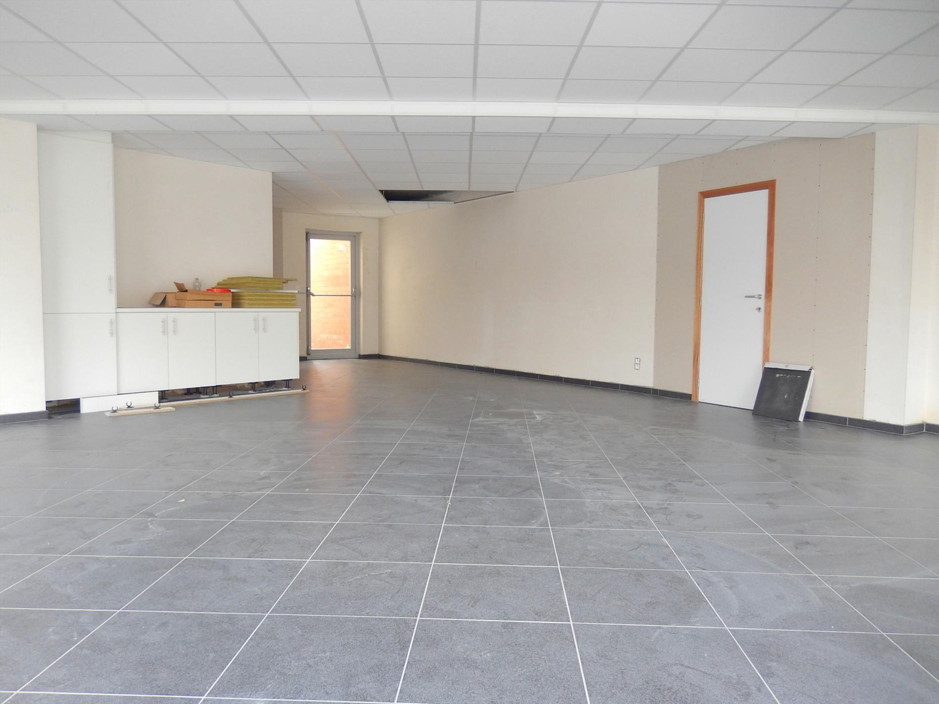 Goed gelegen handelspand op commerciële ligging te Lichtervelde - foto 5