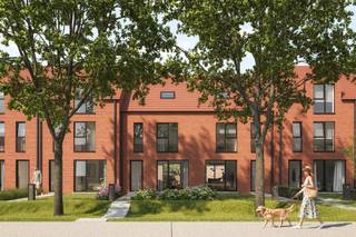 Deze gesloten bebouwing met een grondoppervlakte van 152m² combineert efficiënt ruimtegebruik met hedendaags wooncomfort. Op het gelijkvloers vind je een open leefruimte met keuken, een berging en een apart toilet. De eerste verdieping beschikt over drie comfortabele slaapkamers, een ingerichte badkamer, een berging en een apart toilet. De woning wordt voorzien van een zolder, een private carport en een tuin. Geïnteresseerd? Neem contact op via 03 808 43 94 of info@matexi.be.<br />