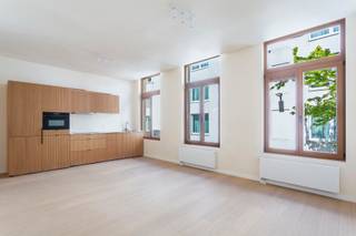 Welkom in dit stijlvol gerenoveerde appartement op de eerste verdieping, onderdeel van een kleinschalig project van High-Five Group met slechts...