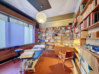 Practice spaces of various sizes for rent in Kortrijk, near the city center. Perfect for someone with a liberal profession! The practice rooms...