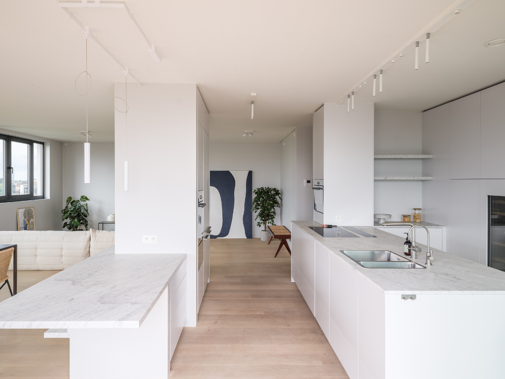 Luxueus en lichtrijk 2-slaapkamer appartement met ruim terras - photo 1