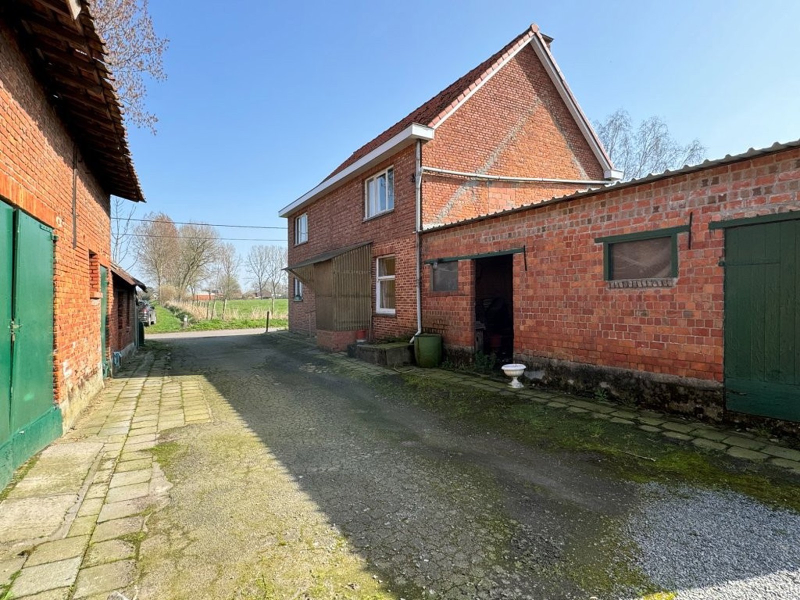 Hoeve met weiland op 5250 m² grond. - foto 3