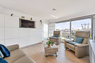 Penthouse situé dans le centre de Poperinge, équipé de tout le confort moderne. L'appartement a été rénové en 2020 et dispose de la climatisation,...