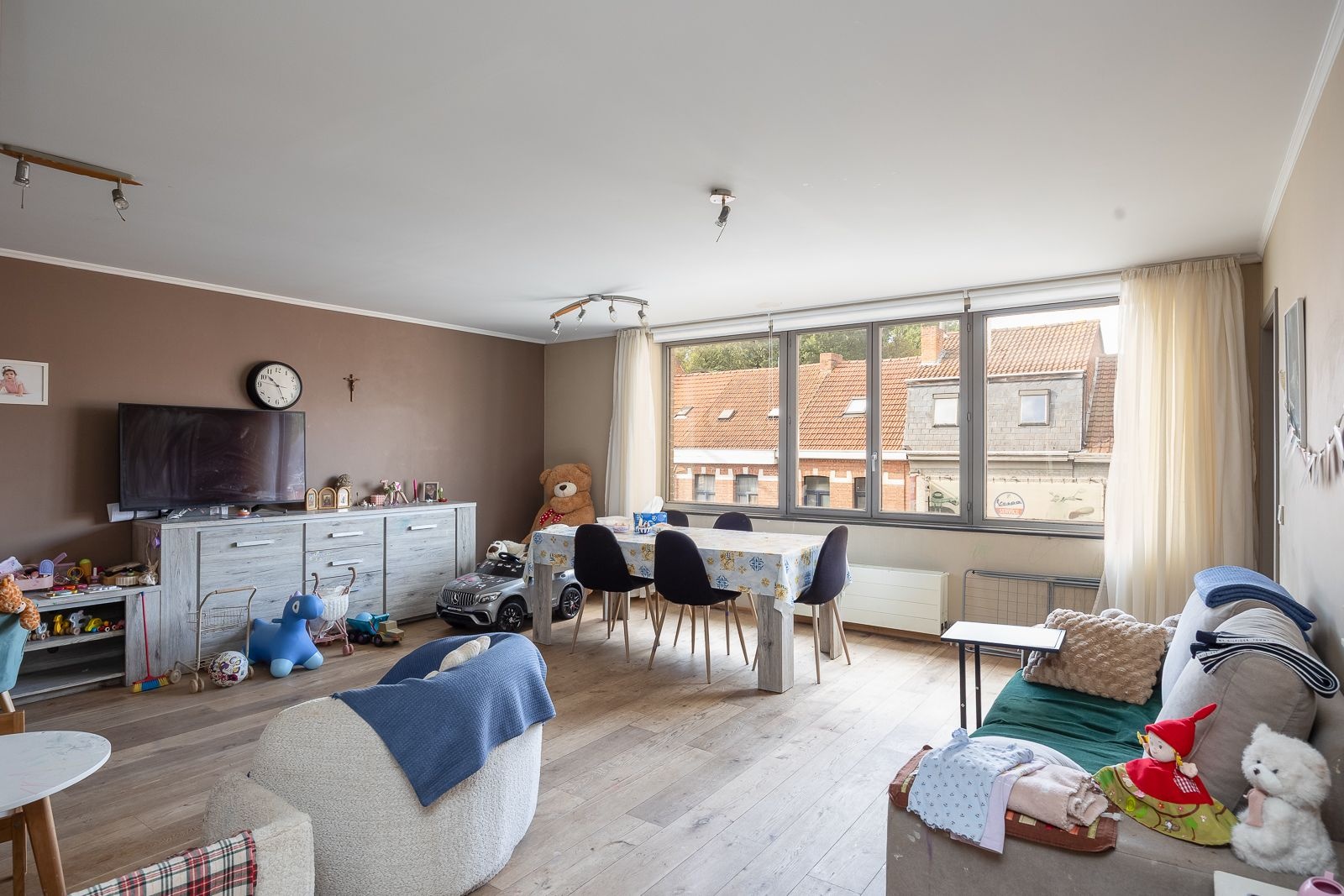 Centraal gelegen appartement met 2 slaapkamers en een autostaanplaats. - foto 4