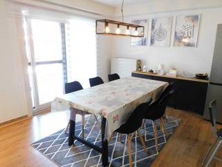 Ontdek dit gezellige en instapklare appartement, gelegen aan de Heppensesteenweg 18, met een bewoonbare oppervlakte van 94 m². Ideaal voor wie comfortabel wil wonen op een rustige, maar toch goed bereikbare locatie.

Het appartement bevindt zich op de eerste verdieping en is bereikbaar via de trap. Bij het binnenkomen word je verwelkomd in een verzorgde inkomhal met praktische inbouwkasten, die toegang biedt tot alle ruimtes. De indeling is doordacht en functioneel, met een gastentoilet, een vernieuwde badkamer voorzien van een modern lavabomeubel en inloopdouche, een handige berging en maar liefst drie slaapkamers.

De lichtrijke leef- en eetruimte bevindt zich aan de achterzijde van het gebouw en biedt een rustgevend uitzicht op het park van Beverlo. Aansluitend vind je de keuken, uitgerust met een kookvuur, dampkap, spoelbak en koelkast. Via het schuifraam in de leefruimte bereik je het overdekte terras, waar je in alle rust kan genieten van het groen.

Extra troeven zijn de rolluiken en vliegenramen in de slaapkamers, de vernieuwde ramen en de verwarming op aardgas. Parkeren kan bovendien eenvoudig voor het gebouw. Dankzij het gunstige EPC-label B is dit ook een energiezuinige keuze.

Laat je verrassen door de ruimte en het comfort van dit appartement en plan snel je bezoek. Neem contact op via 011 233 044 voor een bezichtiging ter plaatse.