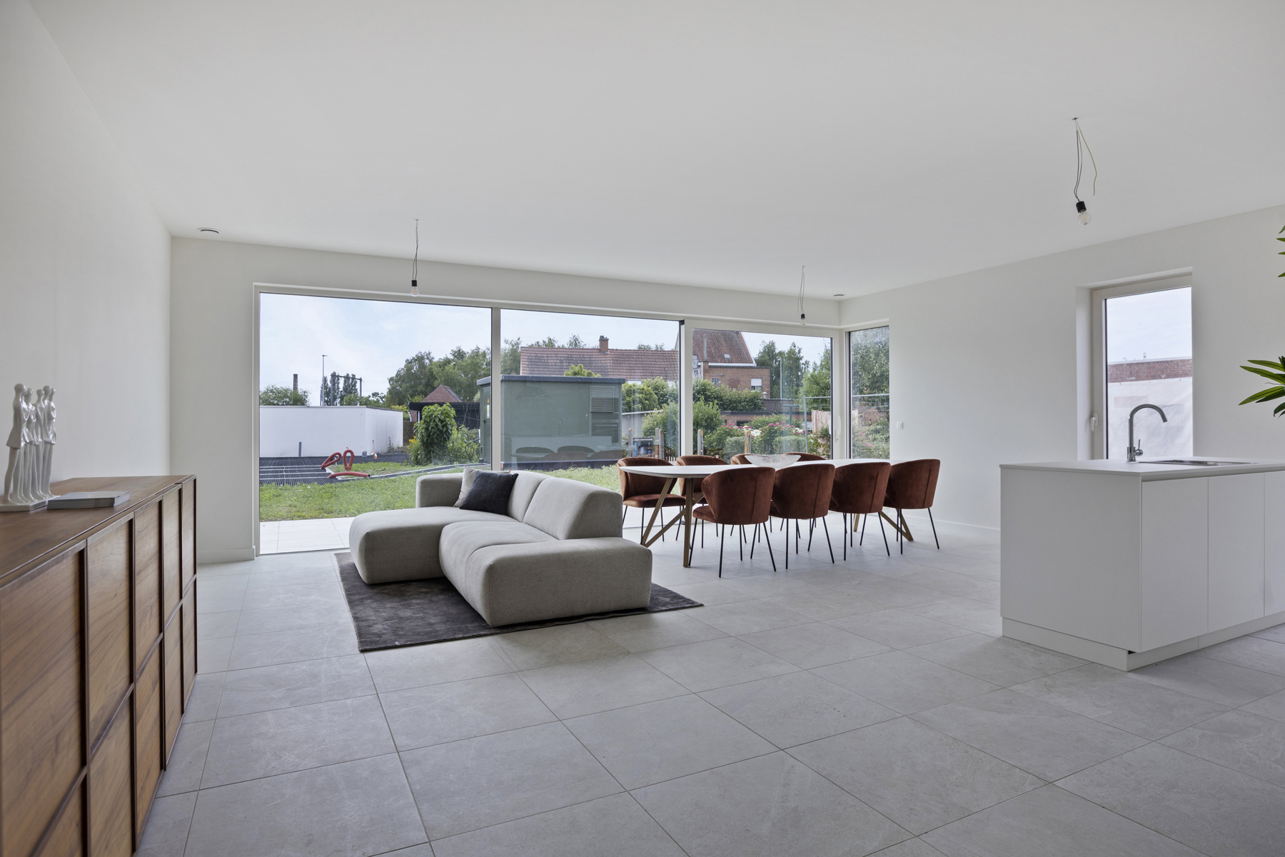 Uniek gelijkvloersapp. met veel lichtinval en private tuin! - foto 1