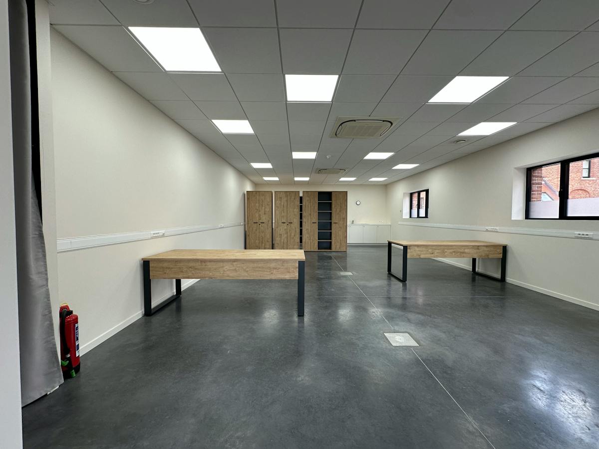 Entrepôt avec bureau à louer à Geluwe - photo 5