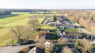 Deze woning ligt in een rustige en groene omgeving met open zicht aan de achterzijde en biedt veel potentieel voor wie wil renoveren of...