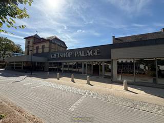 <u><strong>Prijs afhankelijk van aantal m² (bespreekbaar)</strong></u><br /><br />Dit modern en goed bereikbaar <strong>OPSLAGGEBOUW </strong>biedt <strong>DIVERSE COMPARTIMENTEN </strong>met oppervlaktes vanaf 20 m². Zowel <strong>PARTICULIEREN </strong>als <strong>BEDRIJVEN </strong>die op zoek zijn naar extra opslagruimte vinden hier een geschikte oplossing. Daarnaast beschikt elke ruimte over <strong>ELEKTRICITEIT</strong> en <strong>VERLICHTING</strong>, wat het gebruik bijzonder praktisch maakt.<br /><br />Dankzij de snelle beschikbaarheid en<strong> FLEXIBELE HUURTERMIJNEN </strong>wordt er maximaal ingespeeld op uw noden, zowel voor korte als langere periodes. Nabij het opslaggebouw bevindt zich een openbare parking dat <strong>VOLDOENDE PARKEERGELEGENHEID</strong> biedt. <br /><br />U heeft de mogelijkheid om één of meerdere <strong>COMPARTIMENTEN </strong>te huren, of om te opteren voor de <strong>VOLLEDIGE </strong>beschikbare <strong>OPPERVLAKTE</strong>. <br /><br /><strong>Adres:</strong> Enclus du Haut 41 - 7750 Mont-de-l'Enclus<br />Onmiddellijk beschikbaar!<br />Huurprijs: vanaf €150,00