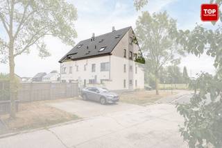 Dit uniek appartement heeft werkelijk alles in huis! In de rustige wolfputstraat, een van de meest gegeerde locaties van Oostakker.Het bestaat uit 2...