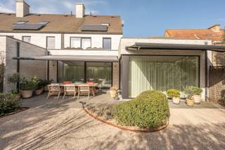 Recente, instapklare koppelwoning op toplocatie aan de Graaf Jansdijk in Oud-Knokke, ideaal tussen het centrum en de oude molen.De woning beschikt...