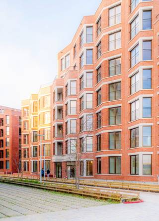 <div>
<div>
<div>
<div>
<div>
<div>
<div>
<div>
<div>
<div>
<div><span>Telefoon: 02 318 18 08 - The Scarlet Project is gevestigd op de site van Tour &amp; Taxis in het Iconic Park Lane project. Het project werd ontworpen door noA Architects, die samenwerkten met Sergison Bates en awg aan het concept en het ontwerp van Park Lane. Het gebouw telt 6 verdiepingen en 28 appartementen (1-2 &amp; 3 slaapkamers), die allemaal ruime woonkamers met een hoogwaardige afwerking bieden, evenals prachtige terrassen met uitzicht op de tuinen van het project of het Tour &amp; Taxis park.</span></div>
</div>
</div>
</div>
</div>
</div>
</div>
</div>
</div>
</div>
</div>
Het project, uitgerust met zonnepanelen, driedubbele beglazing en een systeem voor regenwaterrecuperatie, zal u de beste energieprestaties bieden.<br />Een gegarandeerd vlekkeloze investering in deze gerevitaliseerde buurt!