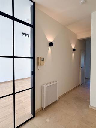 SINT-DENIJS-WESTREM: Ben je op zoek naar een nieuw gerenoveerd appartement met 2 slaapkamers en terras?Dan is dit appartement misschien iets voor...
