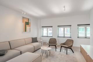 Dit fantastisch duplexappartement te koop is gelegen op de tweede verdieping van "Villa Victoire" langs de Nieuwpoortsesteenweg te Oostende...