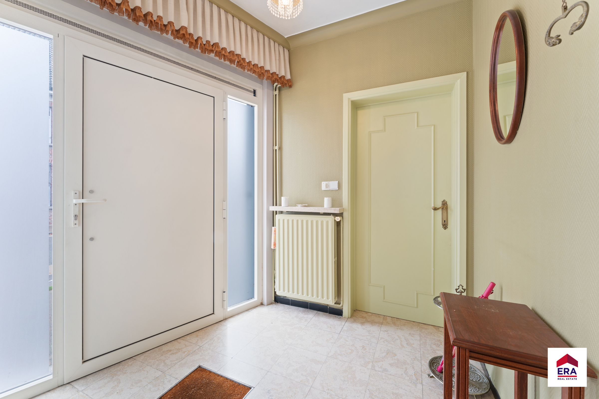 Verzorgde en bijzonder ruime gezinswoning met 4 slaapkamers! - foto 4