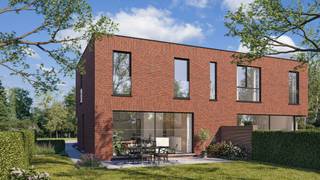 Gelegen langs de Plaatsstraat te Tollembeek genieten deze twee halfopen woningen van een uniek comfort. Je bent op wandel- of fietsafstand van het centrum van Tollembeek en vanop je terras kijk je over prachtige groene velden. Een oase van groen in een authentiek kader op een goede ligging. De ideale ingrediënten voor je woondroom.<br />Deze halfopen nieuwbouwwoningen werden zorgvuldig ontworpen om enerzijds uniformiteit te creëren met de omliggende woningen en anderzijds om de bewoners uniek wooncomfort te kunnen garanderen. Nood aan een garage of fietsenberging? Geen probleem! Je kiest zelf hoe je wil wonen.<br />We begeleiden u in jouw keuzes, zodat je zelf je stempel kan drukken op de afwerking van je woning. Benieuwd naar de mogelijkheden? Of plan je graag een afspraak in om een kijkwonnig te bezoeken ? <br />Contacteer Pieter Cardoen via het contactformulier op deze pagina , of op 0475 36 12 52 , pieter@cornelis-partners.be.<br />De prijzen zijn excl. BTW en kosten (verkooprechten & notariskosten). De huizen worden afgewerkt aangeboden volgens het respectievelijke (project)lastenboek. De afbeeldingen en oppervlaktes zijn indicatief. Plannen, lastenboek e.d beschikbaar op aanvraag.