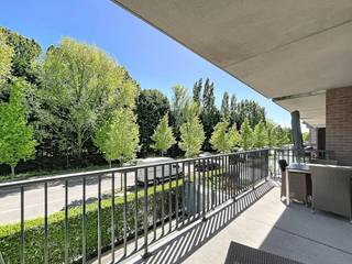 Geniet van rust en comfort in dit ruime appartement vlak bij het centrum van Brugge. De woning beschikt over twee slaapkamers, een zonnig terras...