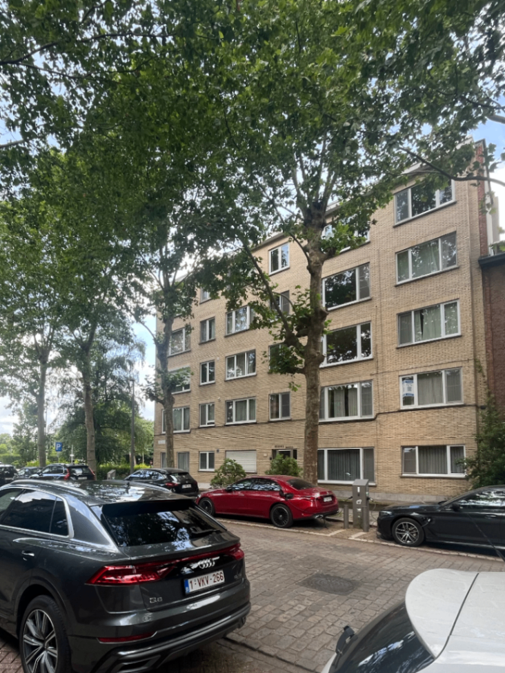 Appartement te koop in Berchem met 2 slaapkamers - foto 1