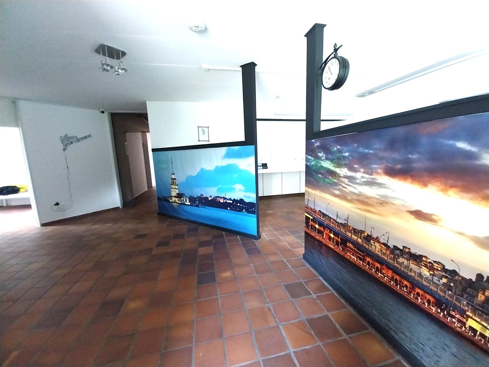 TE HUUR: Multifunctioneel gebouw op het industrieterrein van Beringen! - foto 3