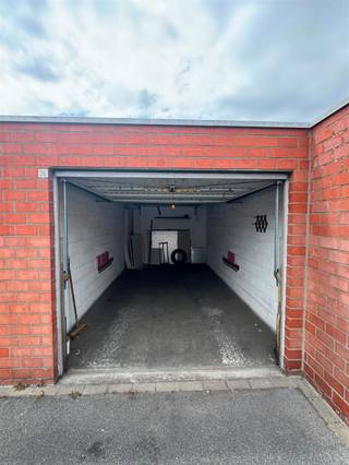 <p>Garagebox te koop!</p><p>Garage te koop in een complex met garages, afgesloten met toegangspoort.</p><p>Voor meer info of een bezoek mail naar info@property-vastgoed.be </p>
