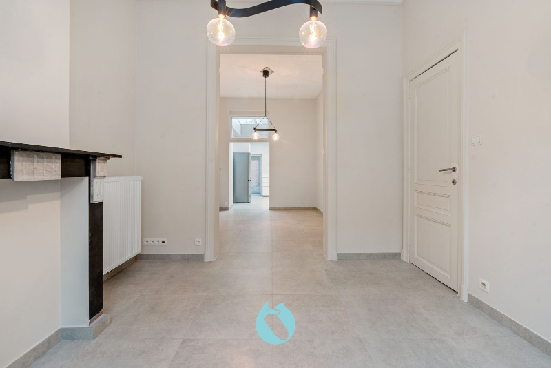 Deze woning combineert authenticiteit en hedendaags comfort, kopers vinden hierin een ideale thuis op een locatie die alles binnen handbereik biedt. - foto 4