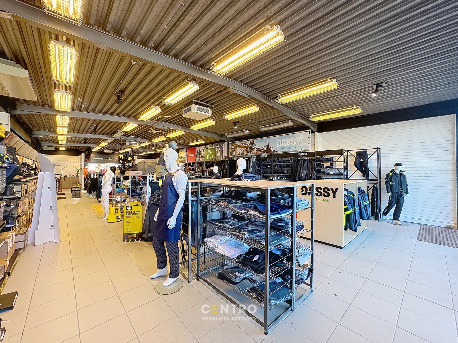 Instapklaar HANDELSPAND met OPSLAGRUIMTE (sectionaalpoort) en private parkeergelegenheid voor de deur op ZICHTLOCATIE "Blauwe Toren" te Brugge. - photo 4