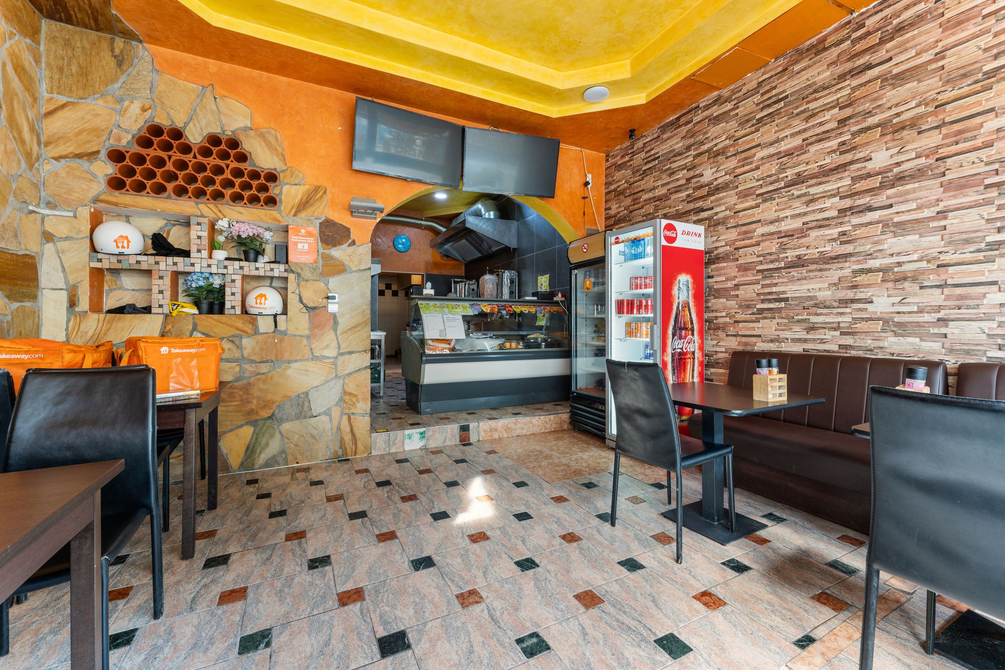 Commercieel gelegen handelszaak met bijhorende woonst te Blankenberge - foto 2