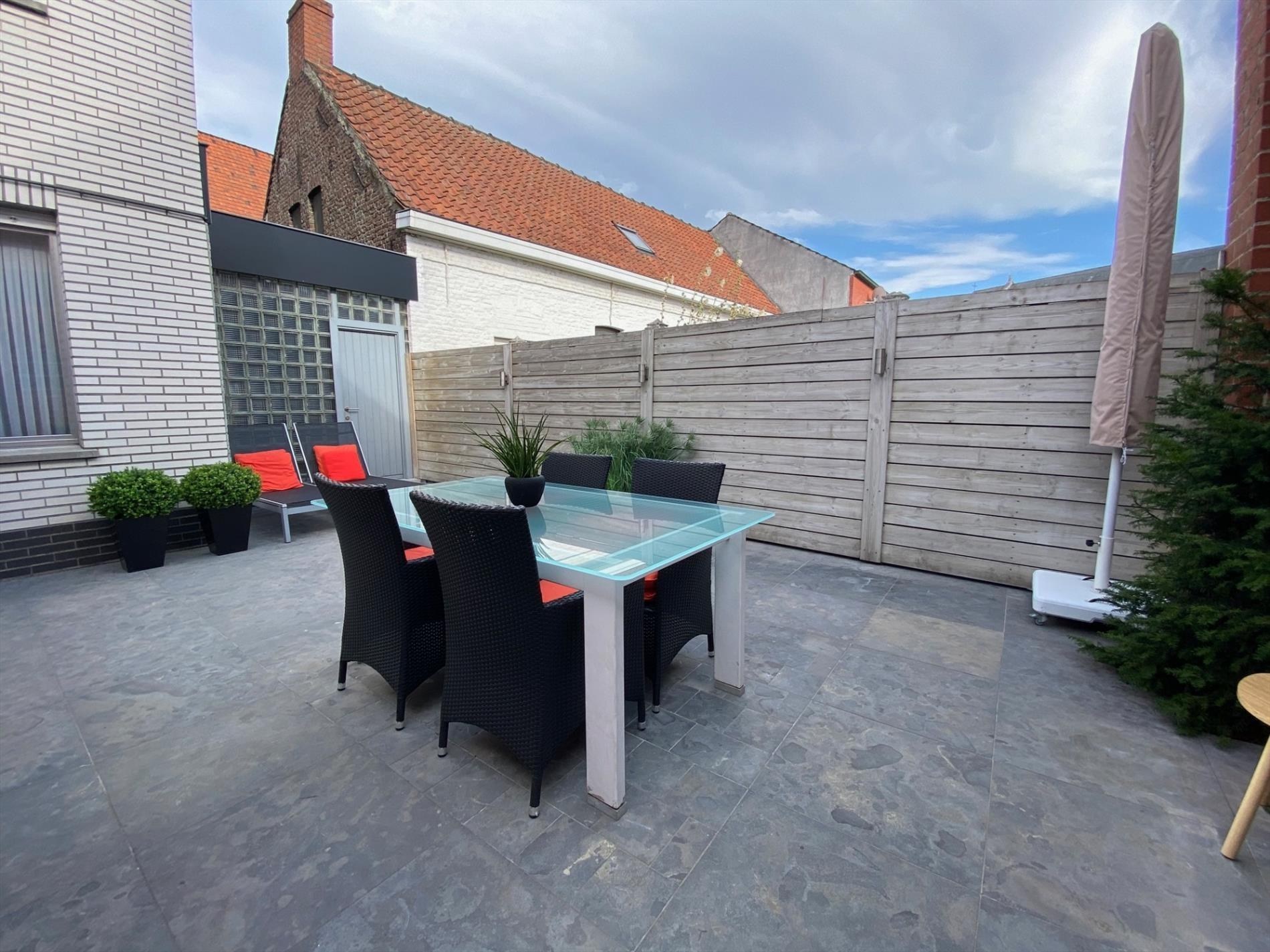 Instapklare hoekwoning met 2 garages 'TE KOOP' te Oeselgem. - foto 5