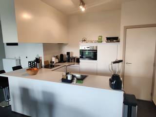 Appartement met 1 slaapkamer en garage te huur te Rekkem. Appartement bestaat uit : Inkom, open keuken met ruime living, toilet, badkamer, 1...