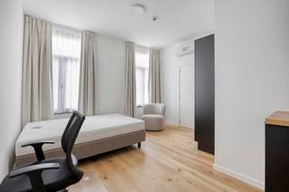 <span><strong>**Vraag uw brochure op/bezoek aan**</strong></span><br /><br />Residentie Jona is gelegen op de Leuvense stadsrand op een uiterst gunstige locatie, namelijk op de fietsdoorgang tussen de campussen situerende in centrum Leuven en de campussen gelegen in Heverlee en in de nabijheid van alle faciliteiten die een student nodig heeft. Zo bevindt sportkot zich op wandelafstand en zijn er allerlei KUL faculteiten in de buurt terug te vinden. <br /><br />De kleinschalige residentie biedt 7 hoogwaardige investeringsunits geschikt voor universiteitsstudenten, doctoraatstudenten en jonvolwassenen op zoek naar een comfortabele thuis. De units laten niets aan de verbeelding over en komen elk met privatief sanitair.<br /><br />Residentie Jona is het juiste adres voor een stabiele investering met onmiddellijk rendement!<br /><br /><strong><span>Interesse? Vraag je brochure op en plan uw bezoek in met onze Expert Investeringsvastgoed: jack@connect-immo.be of 0495 53 46 49</span></strong><br /><br />EPC label A/ 78 kWh/m2jaar - 3452551<br /><span>wche, gdv, gvkr, gvv<br /></span>