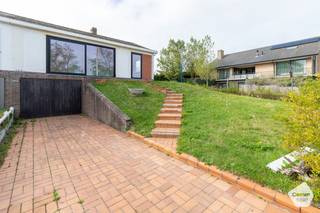 Op een perceel van 373 m² bevindt zich deze charmante woning met veel potentieel.De woning beschikt momenteel over twee slaapkamers, met de...